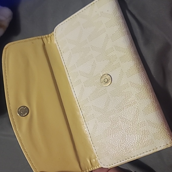 Michael Kors Wallet - Picture 6 of 9